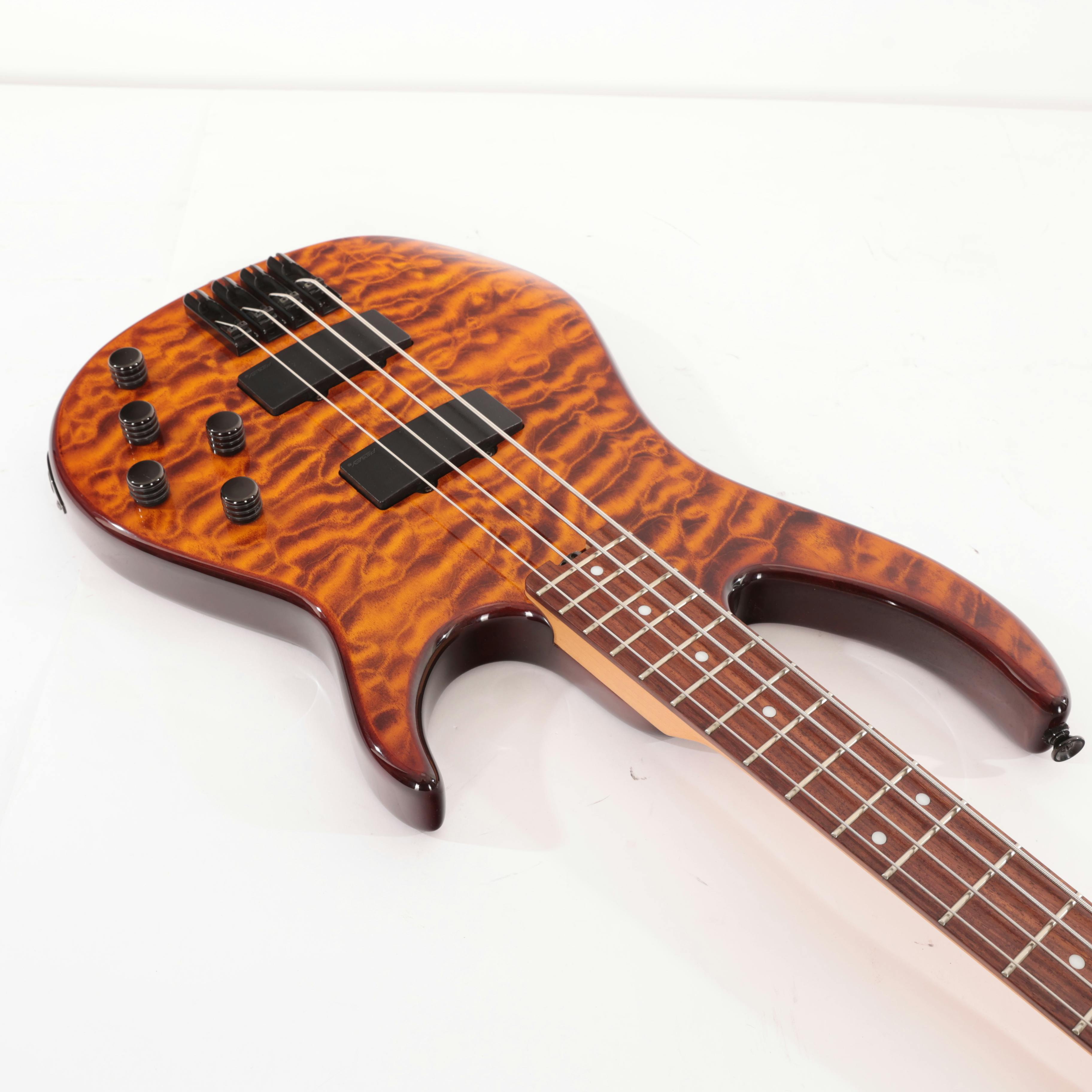 Second Hand Peavey Millenium Bass Ac Bxp In Trans Amber Quilt Top