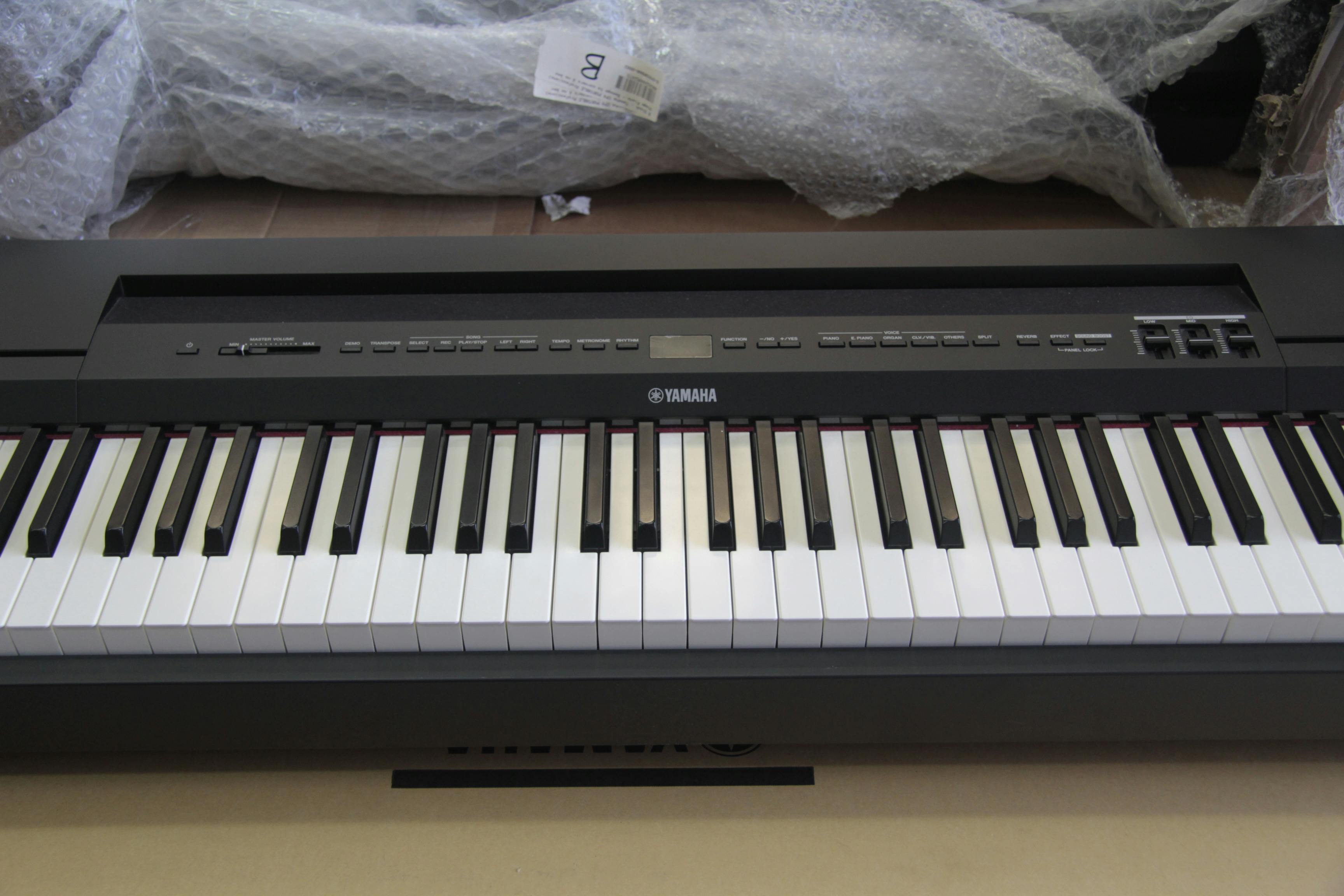 Yamaha P225 B Digital Piano